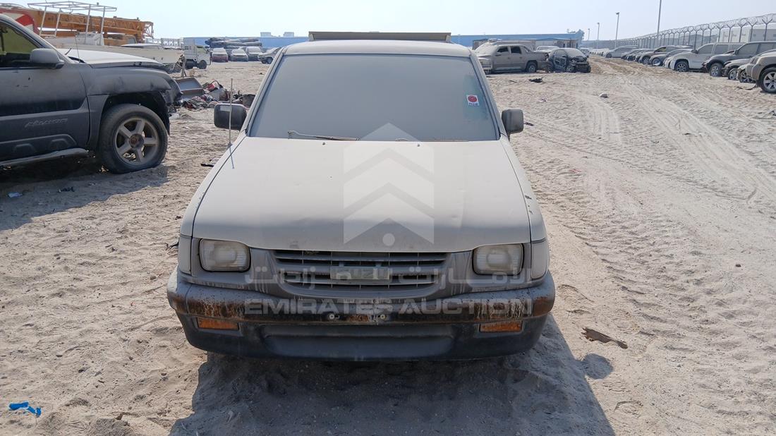 2000 Isuzu KB — Full Front View — Photo 1