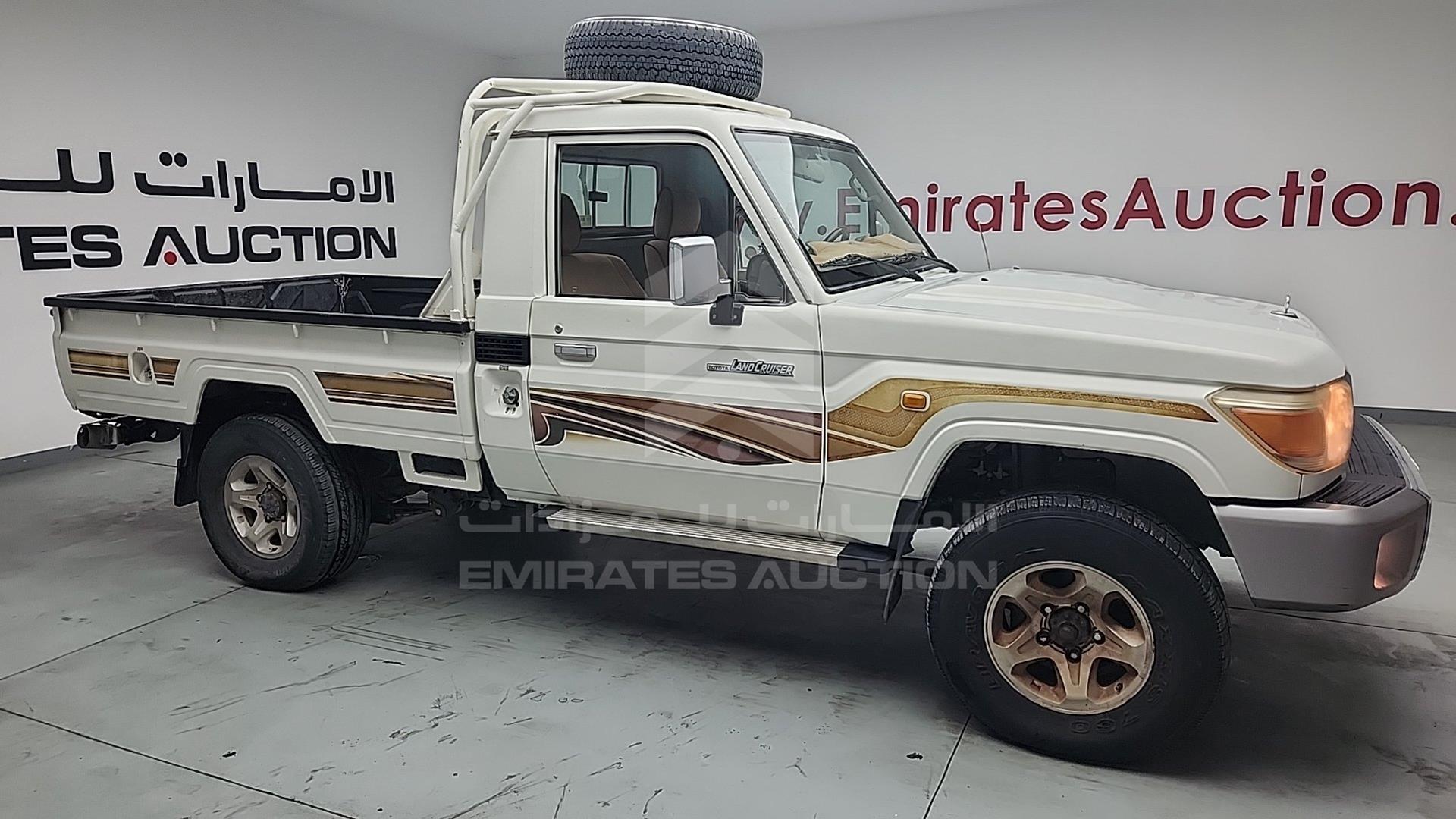 2012 TOYOTA LAND CRUISER VIN: JTFLU73J3C4522897