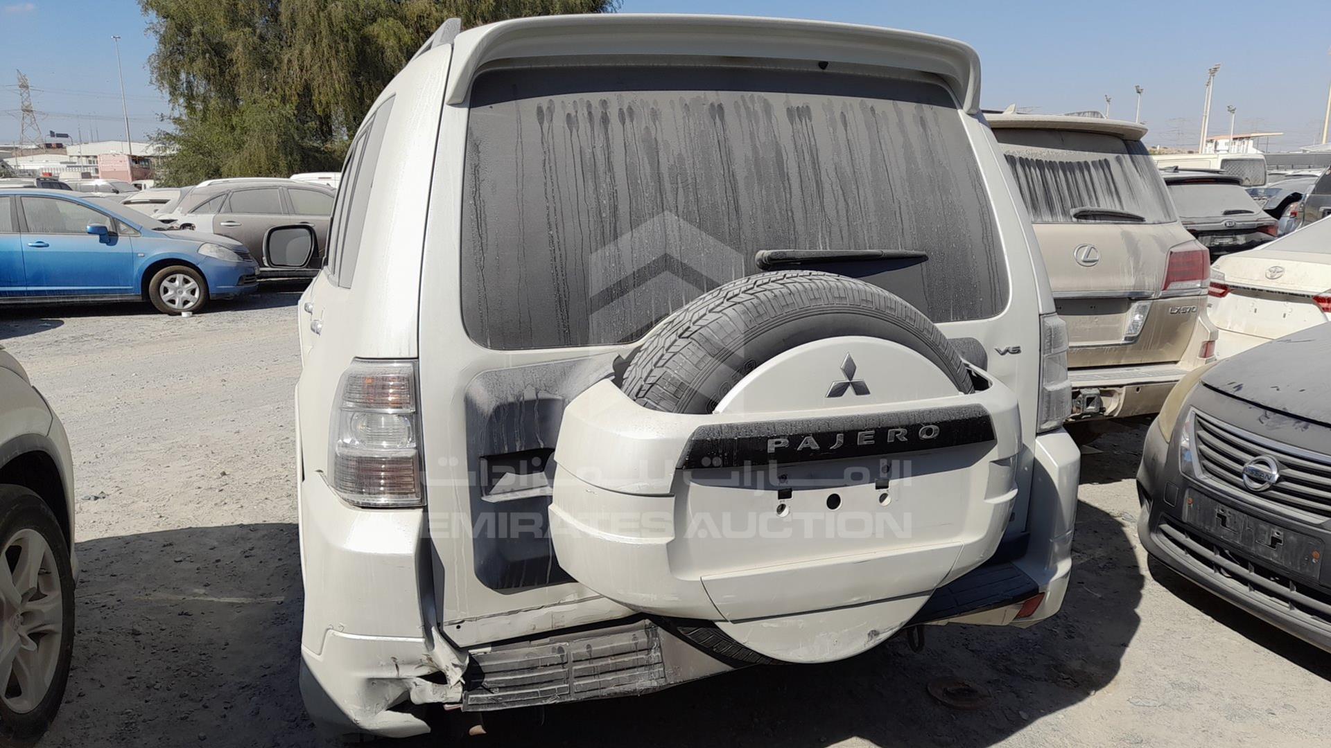 2011 MITSUBISHI PAJERO VIN: JMYLRV95WBJ703096