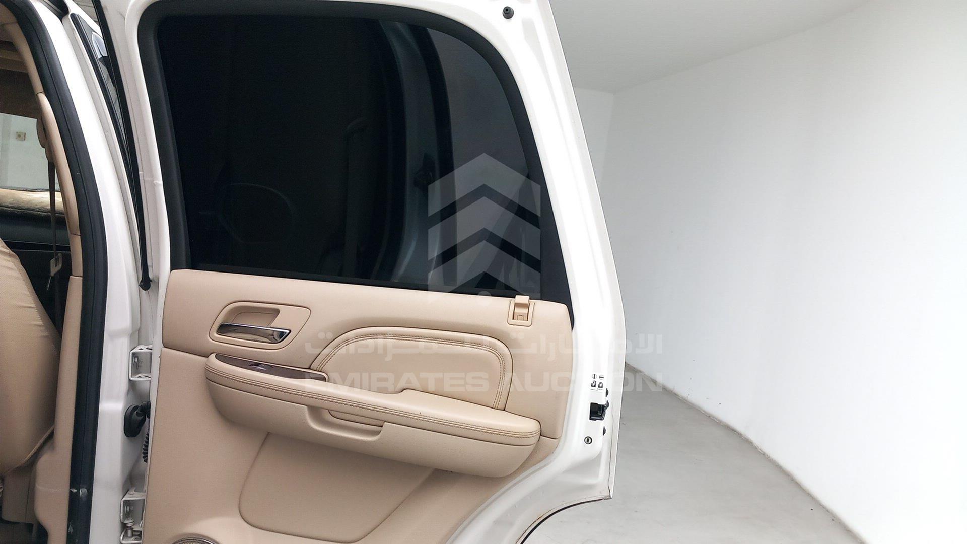 2011 CADILLAC ESCALADE VIN: 1GYS3EEJ1BR157902