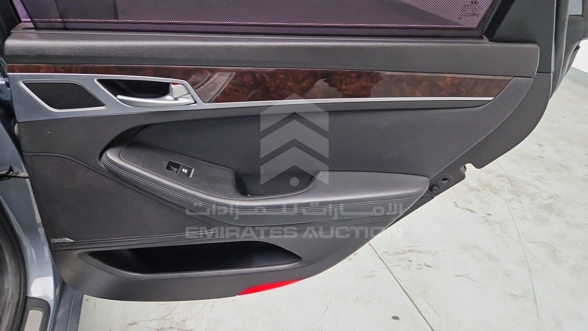 2016 HYUNDAI GENESIS VIN: KMHGM41DDGU126104