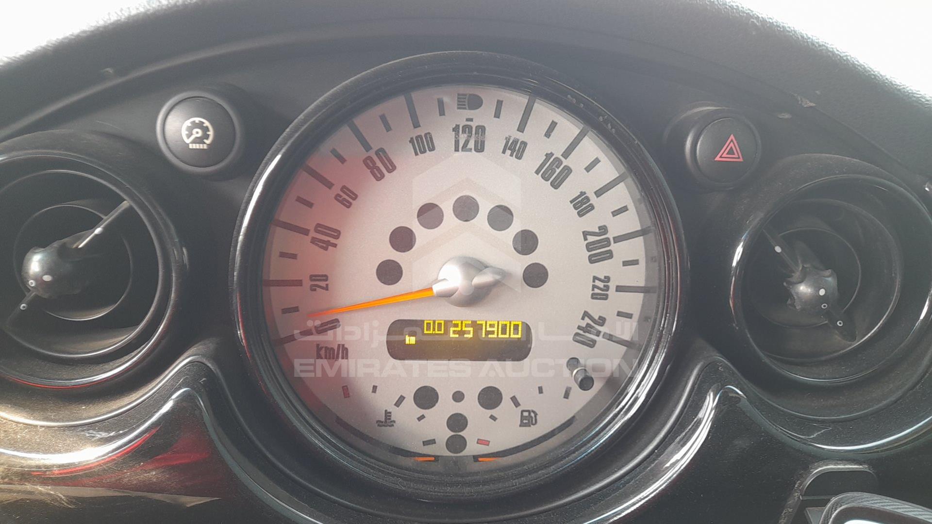 2005 MINI COOPER VIN: WMWRC33595TK60424