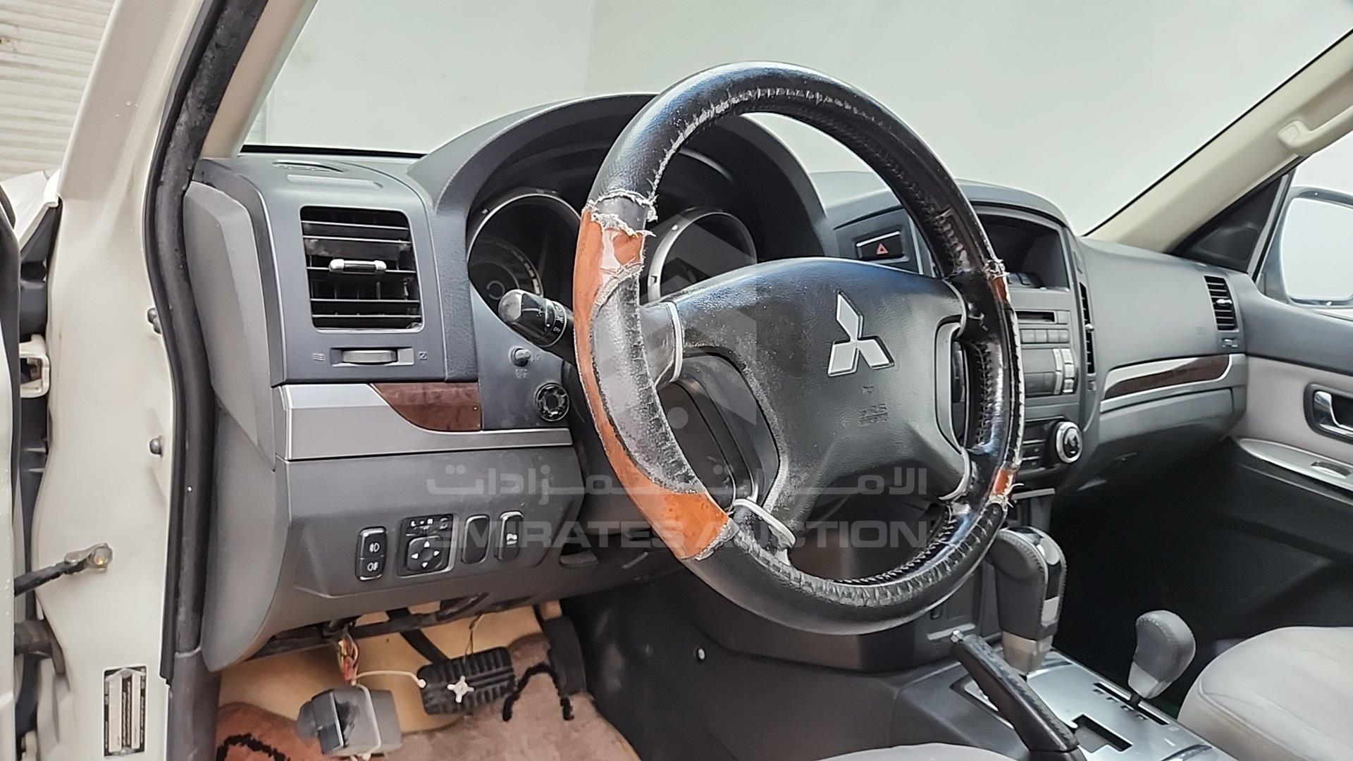 2014 MITSUBISHI PAJERO VIN: JMYLRV95WEJ717770