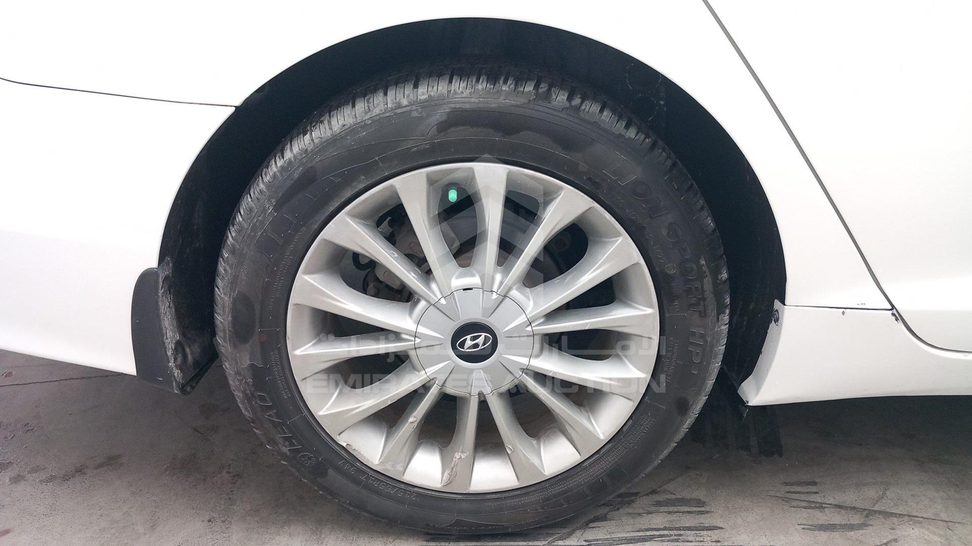 2016 HYUNDAI SONATA VIN: KMHE241G6GA168213