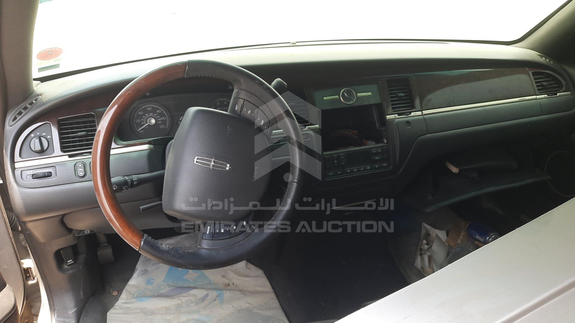 2011 LINCOLN TOWN CAR VIN: 2LNBL8CV0BX753890