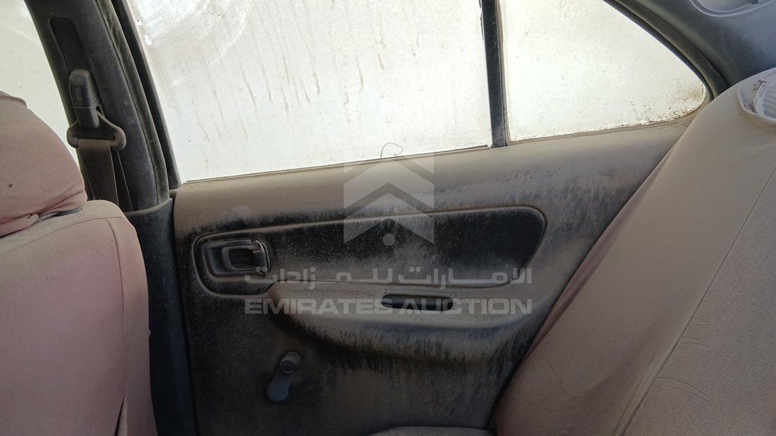 نيسان صني 2000 — الباب الخلفي الأيمن — صورة 22