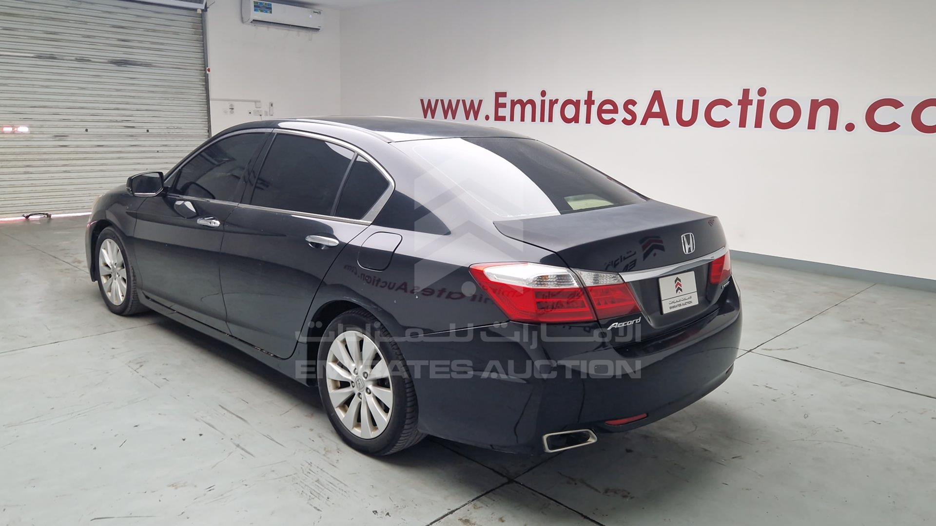 2016 HONDA ACCORD VIN: LUCCR2669G3407975