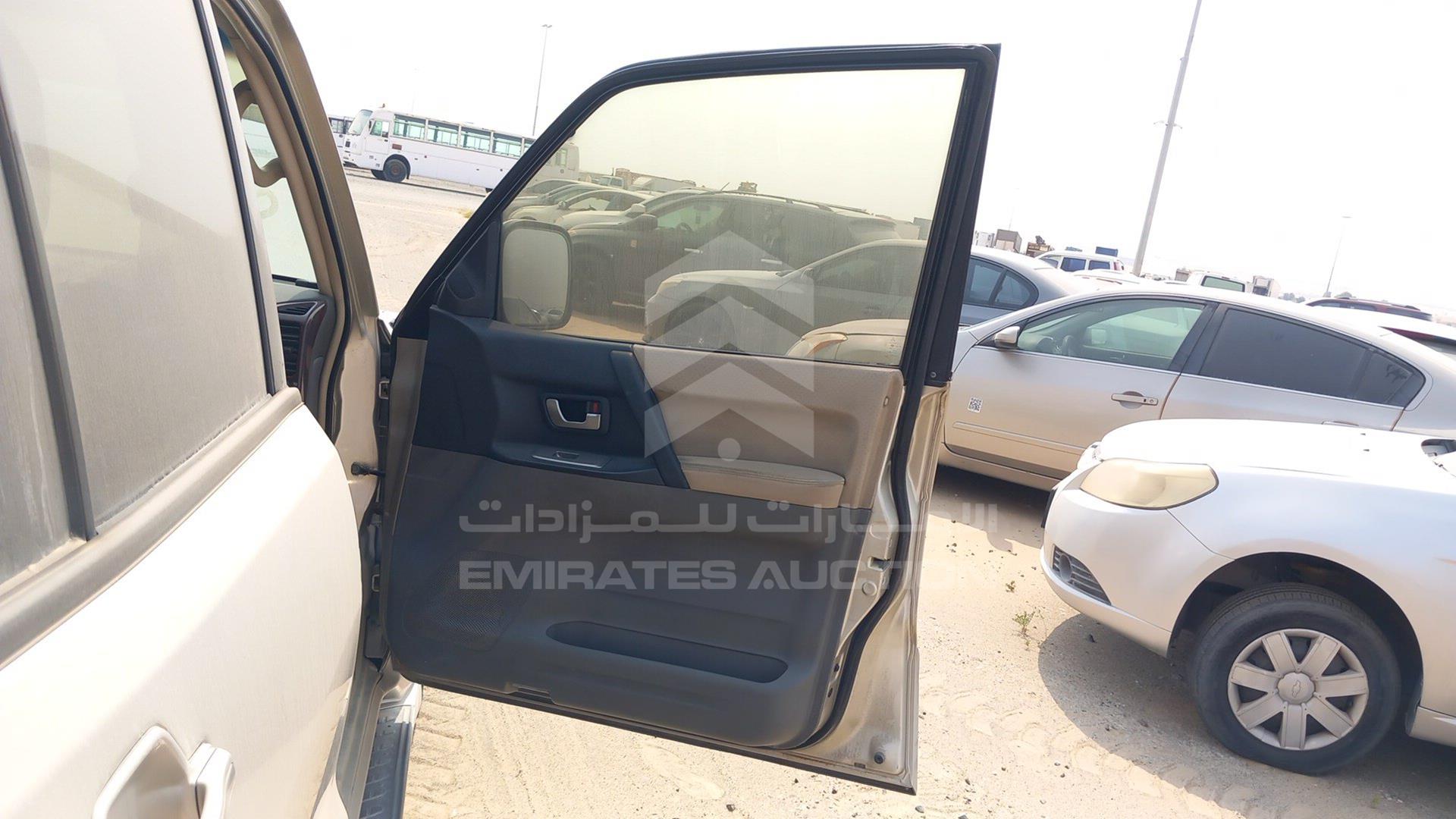 2006 MITSUBISHI PAJERO VIN: JMYLRV73W6J703225
