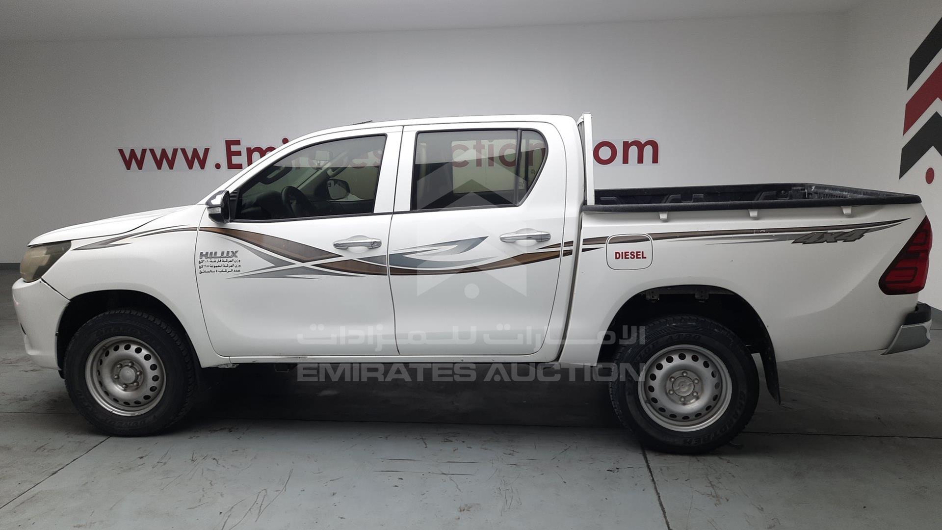 2017 TOYOTA HILUX VIN: MR0DB8CD2H0115737