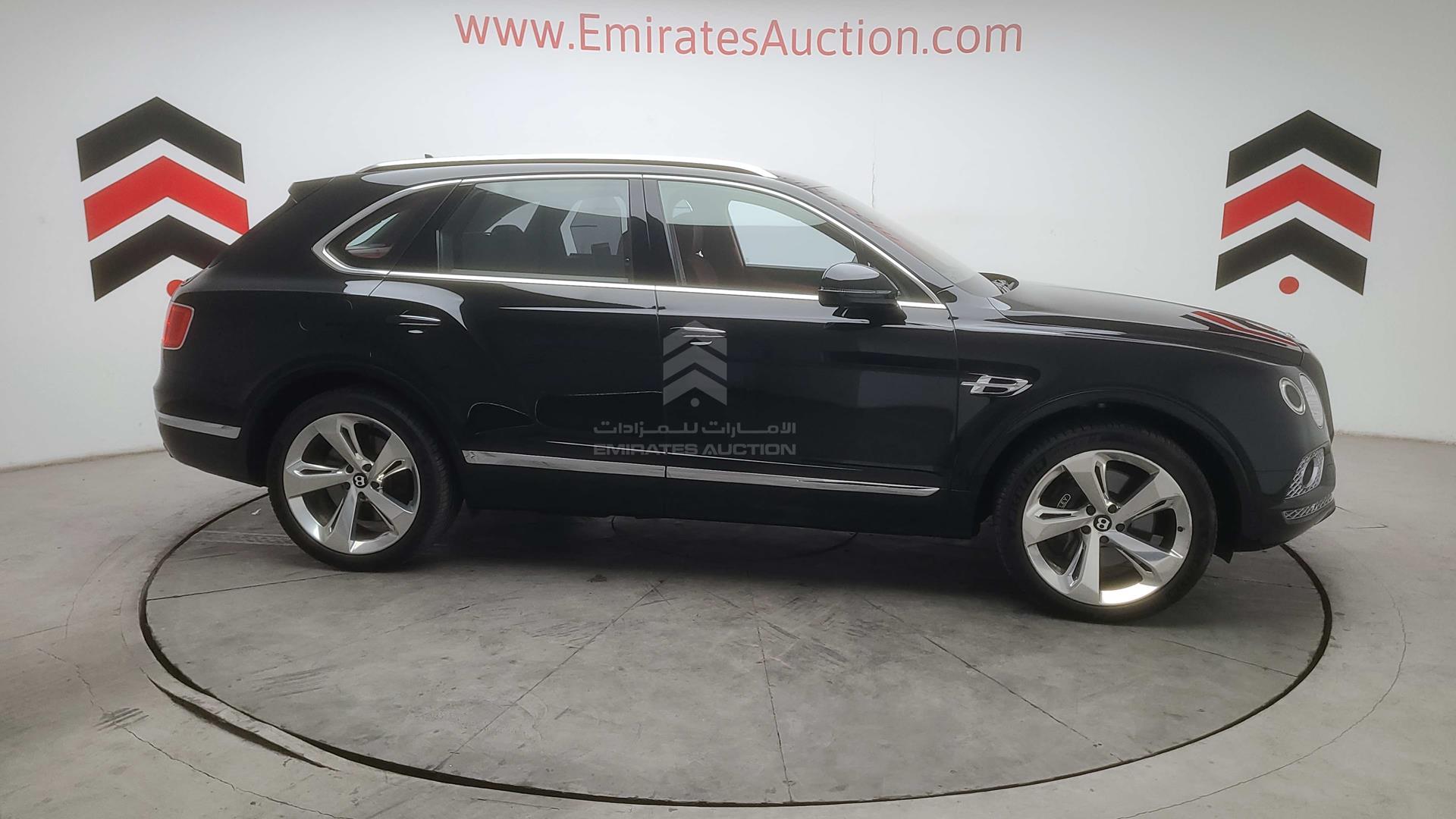 2017 BENTLEY BENTAYGA VIN: SJAAB1ZV3HC016529