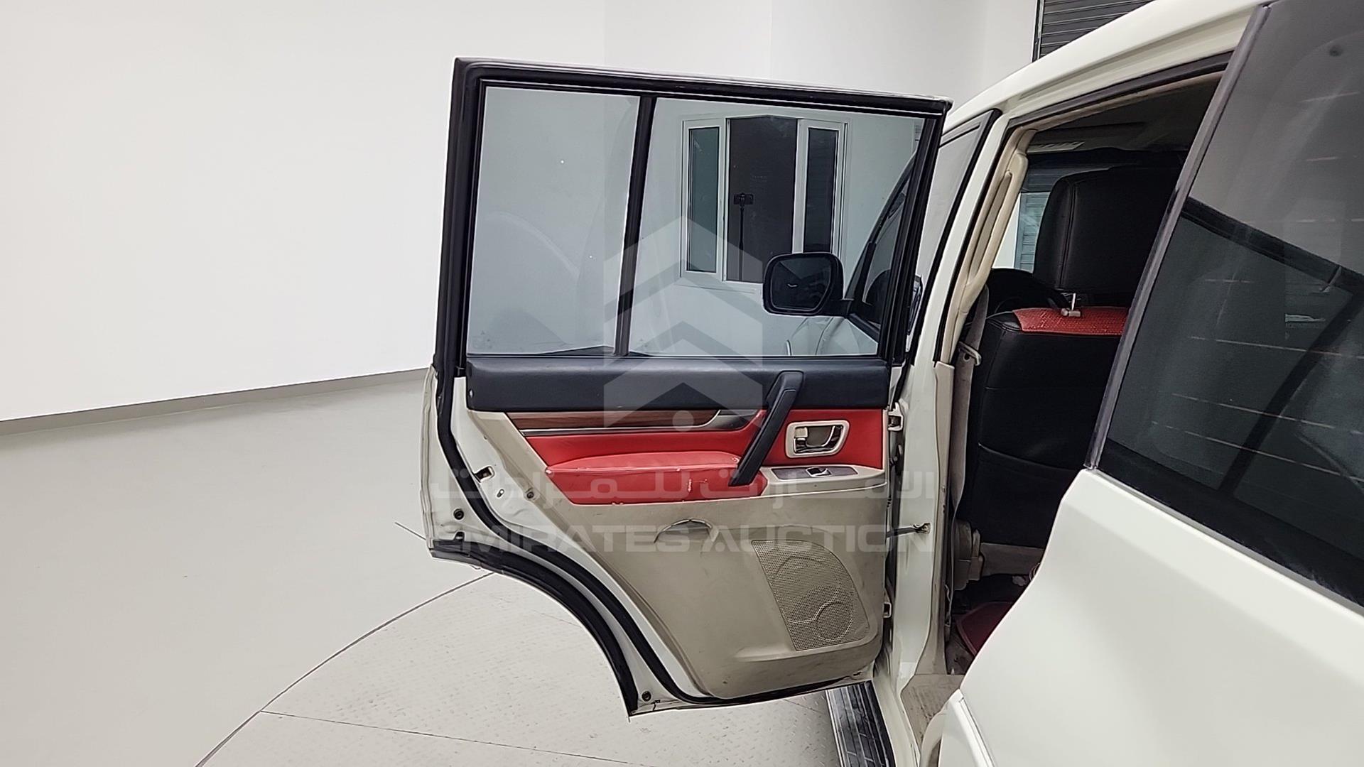 2009 MITSUBISHI PAJERO VIN: JMYLRV93W9J703606