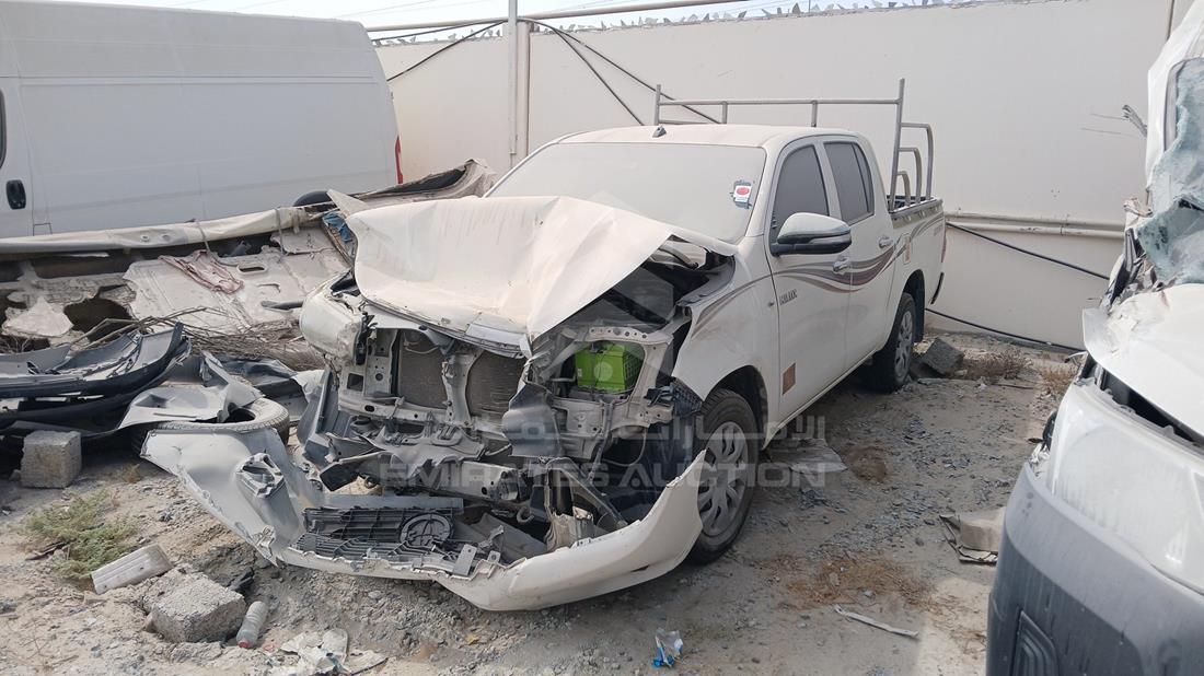2019 Toyota Hilux — Front Left Angle — Photo 5