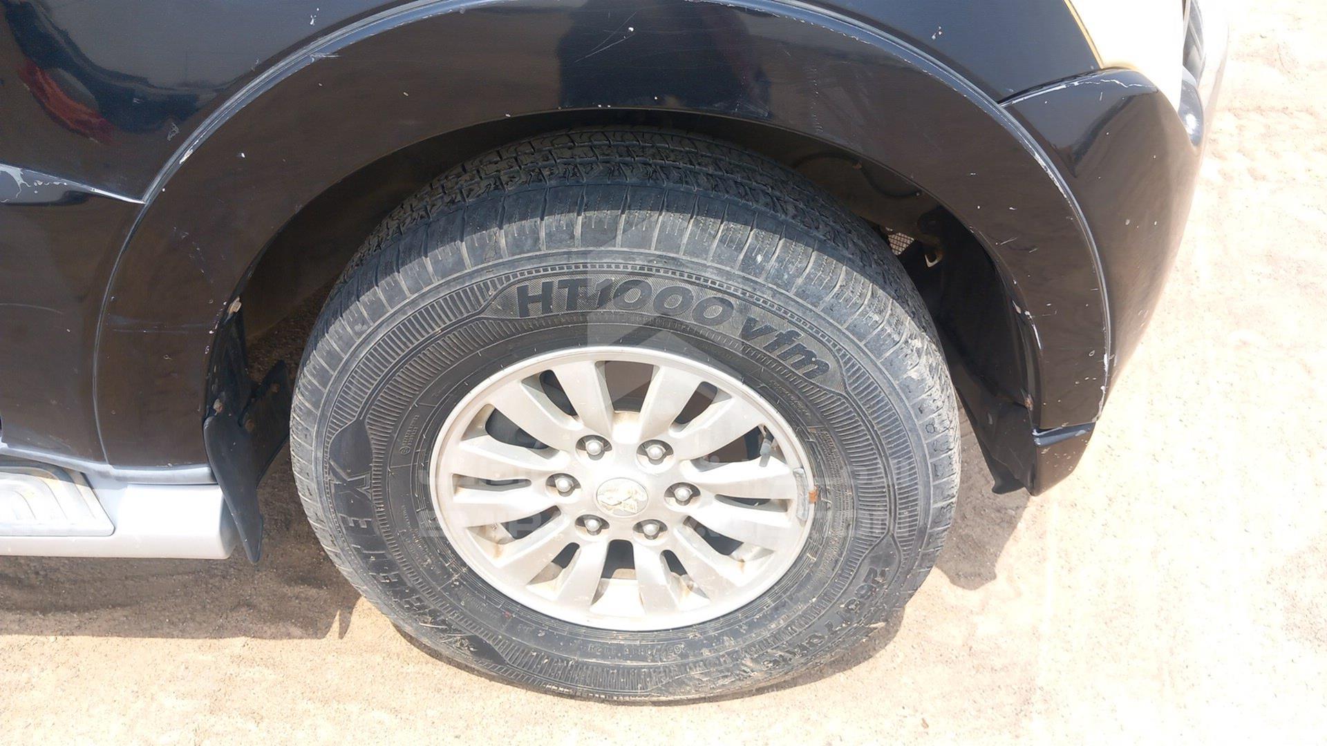 2010 MITSUBISHI PAJERO VIN: JMYLRV95WAJ715031
