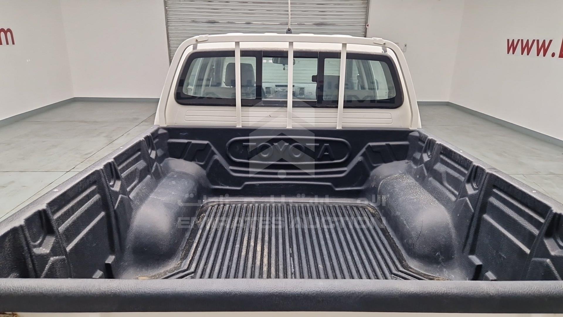 2015 TOYOTA HILUX VIN: MR0EX12G5F2354399