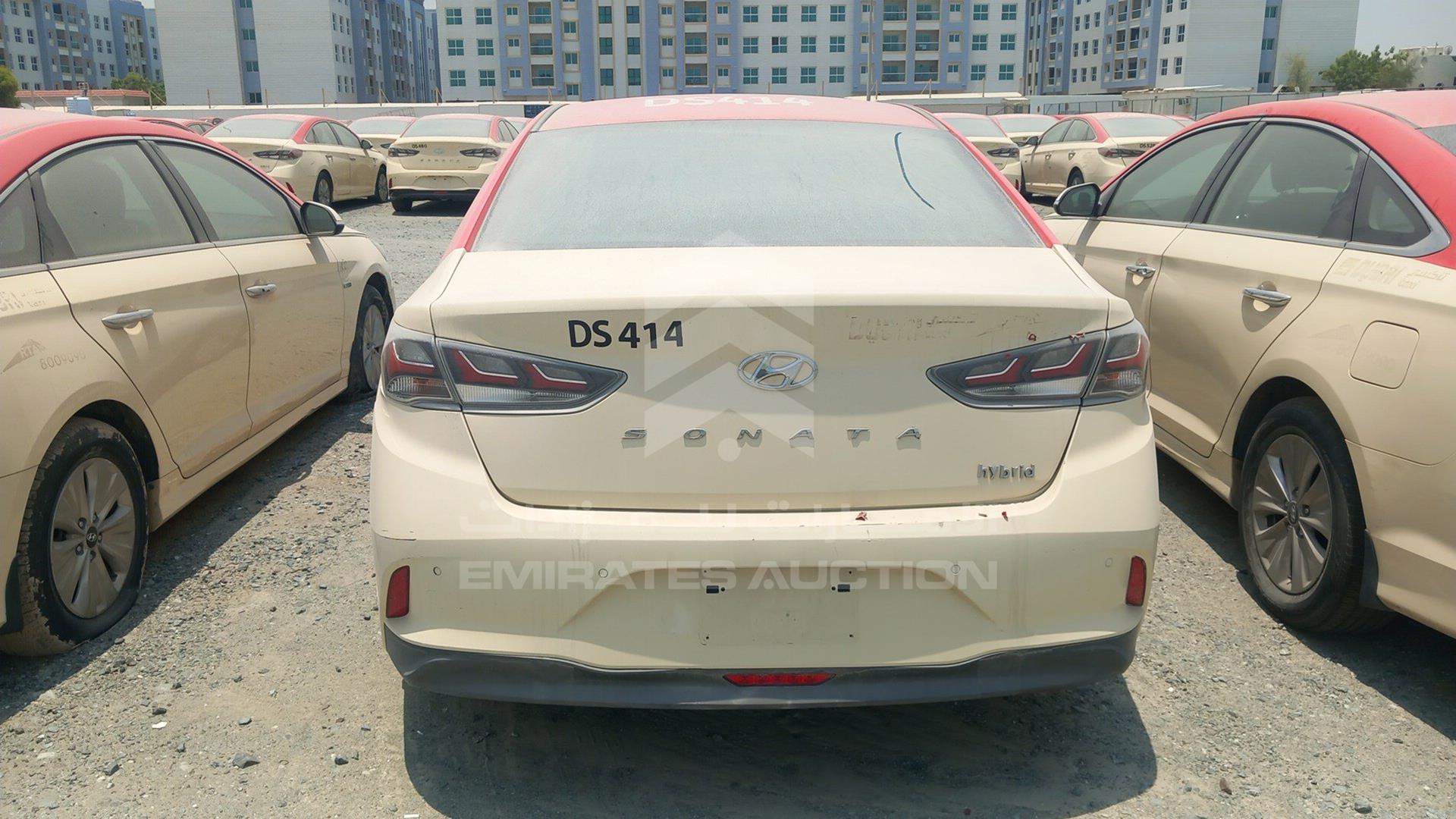 2018 HYUNDAI SONATA VIN: KMHE24136JA082064