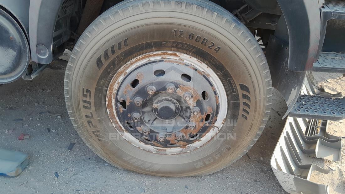 2006 Mercedes Truck — Front Right Tyre — Photo 26