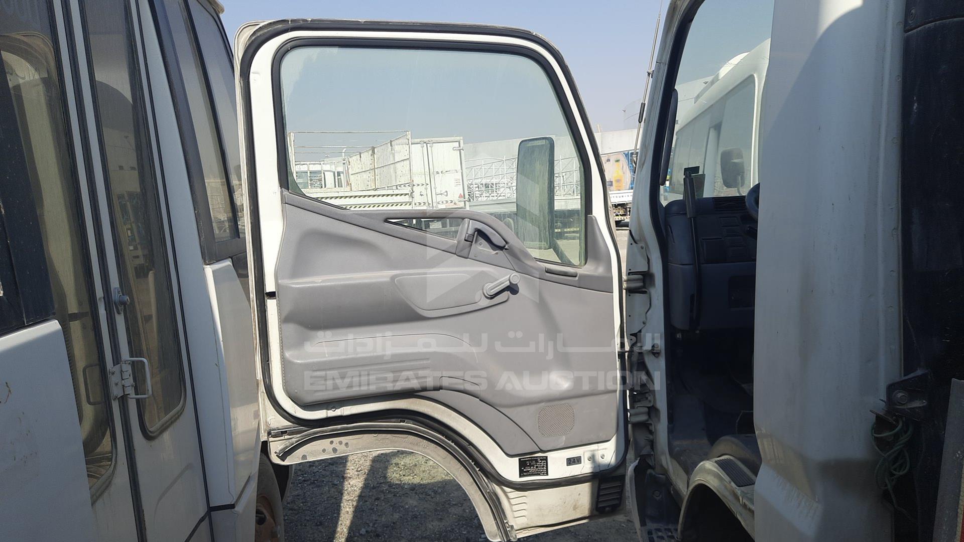 2015 MITSUBISHI CANTER VIN: JL7B6C2P2FK005980