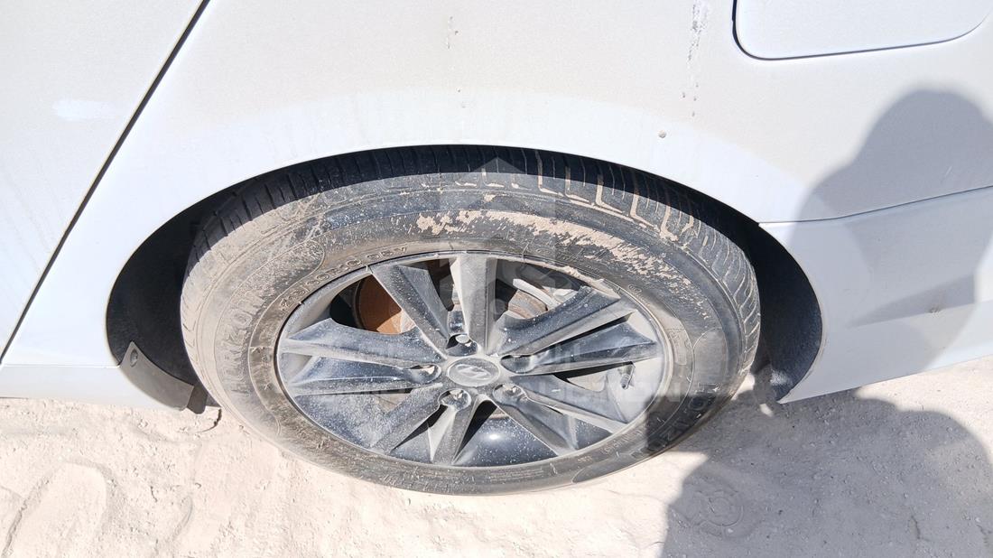 2015 Hyundai Sonata — Rear Left Tyre — Photo 30