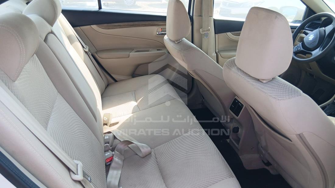 سوزوكي سياز 2023 — زاوية الراكب الخلفي اليمنى — صورة 23