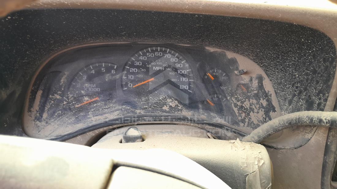 2004 GMC Suburban — Speedometer & RPM Gauges — Photo 14
