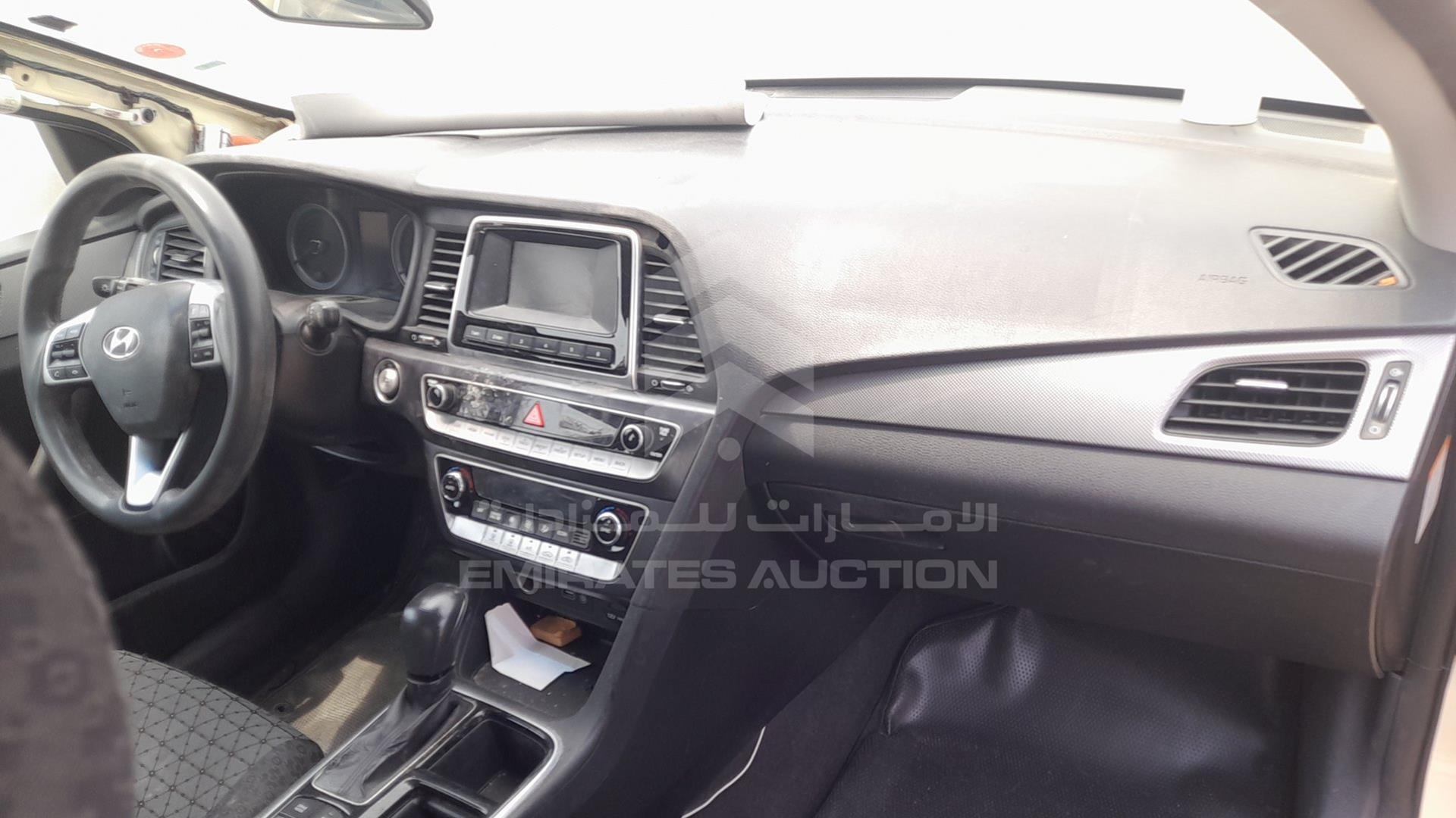 2018 HYUNDAI SONATA VIN: KMHE24131JA081968