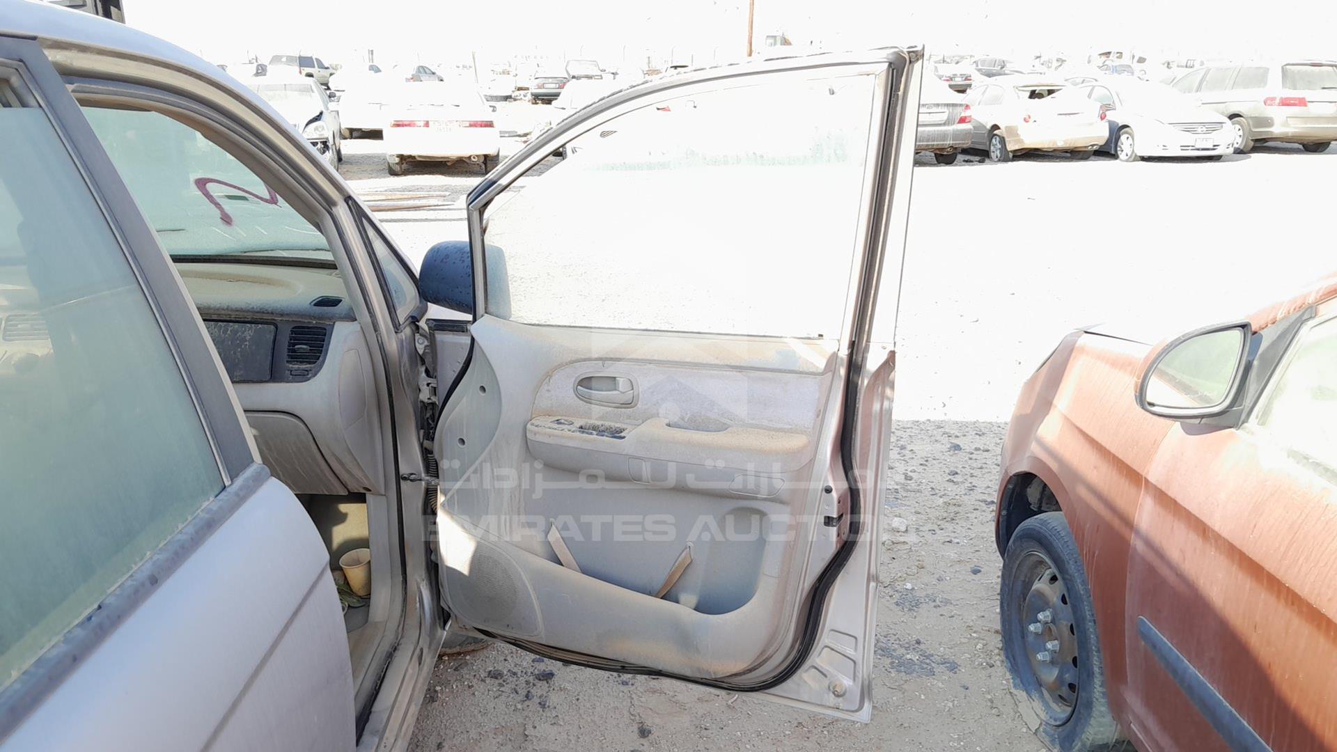 2006 HYUNDAI TRAJET VIN: KMHMG81C56U289569