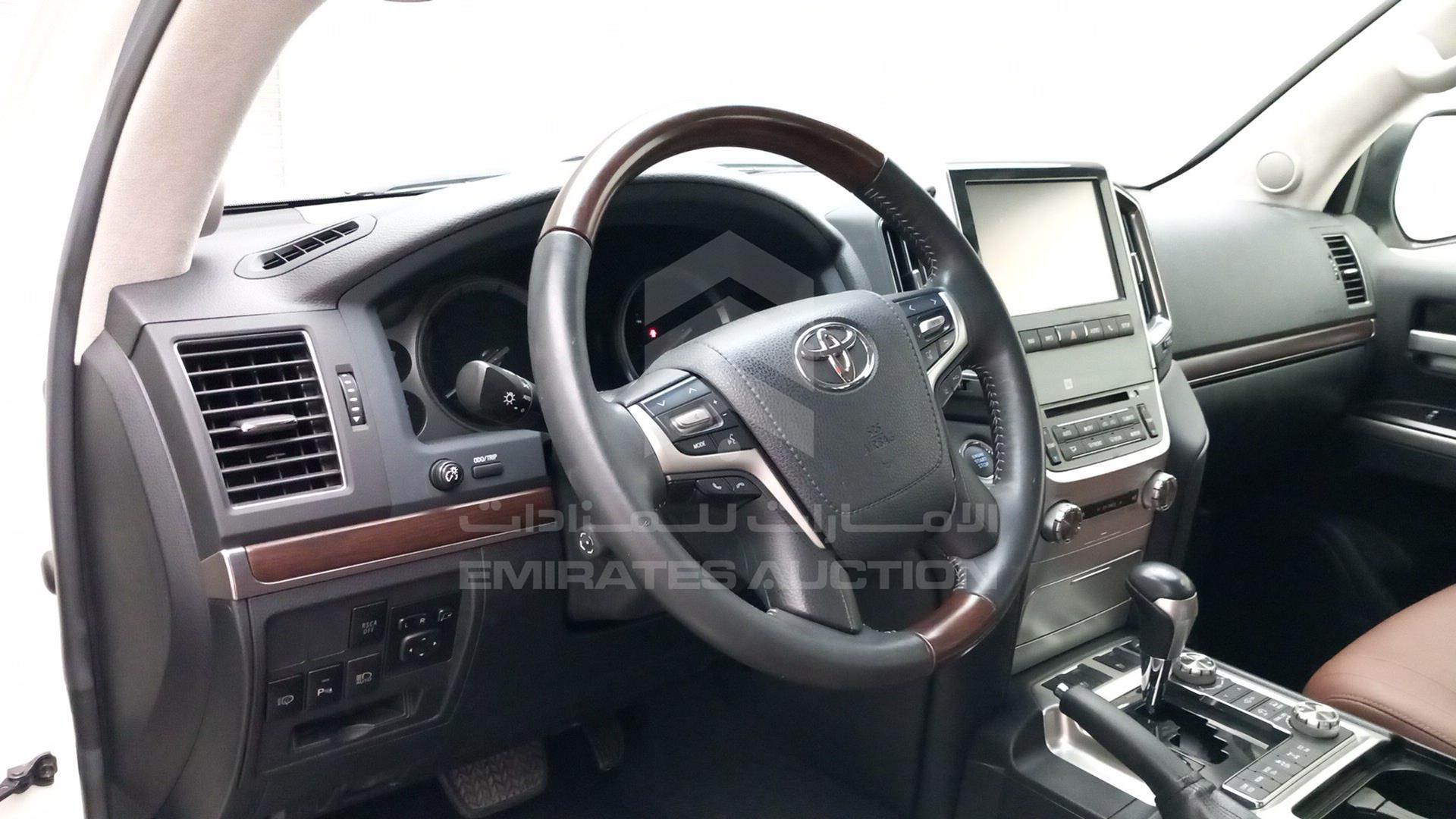 2017 TOYOTA LAND CRUISER VIN: JTMHY05J3H4054037