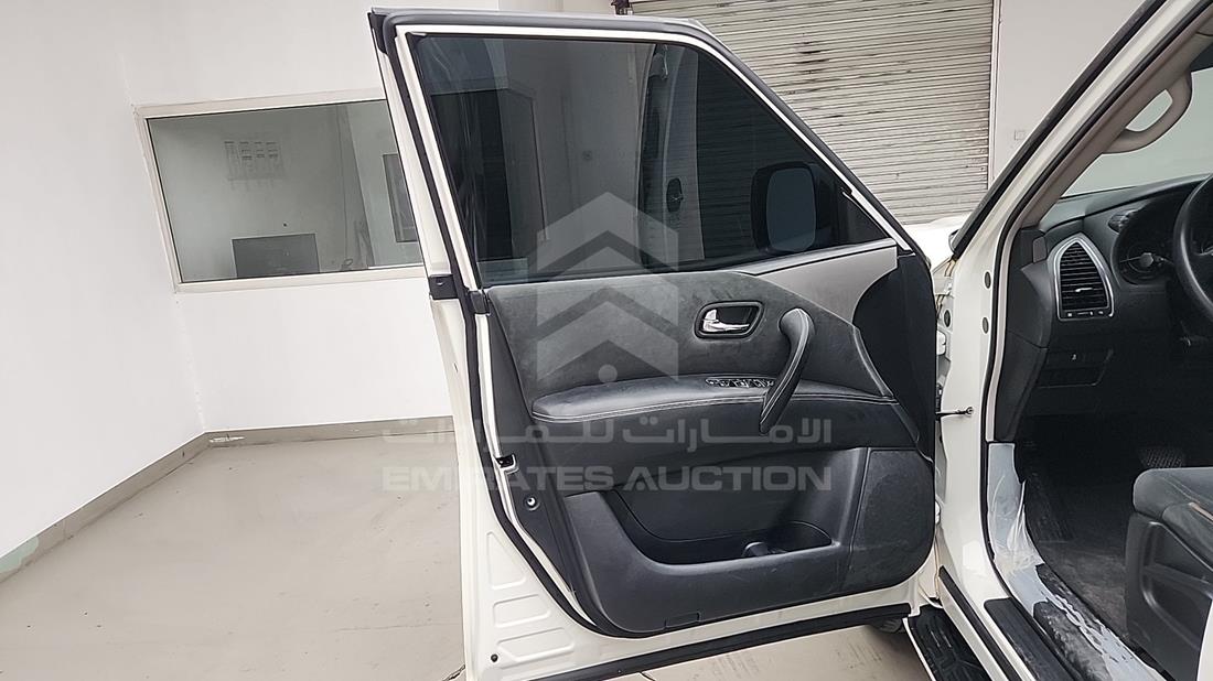نيسان باترول 2019 — الباب الأمامي الأيسر — صورة 13