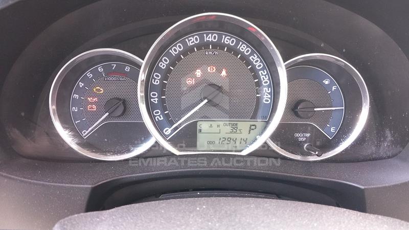 RKLBL9HE7F5236244 Auction: EmiratesAuction Lot: 408508 RKLBL9HE7F5236244 Toyota Corolla 2015 GREY Photo 3