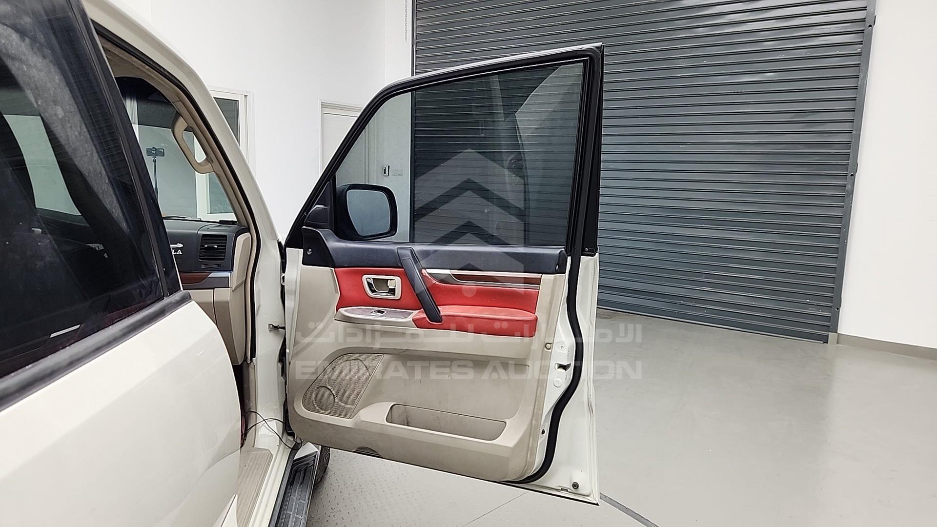 2009 MITSUBISHI PAJERO VIN: JMYLRV93W9J703606