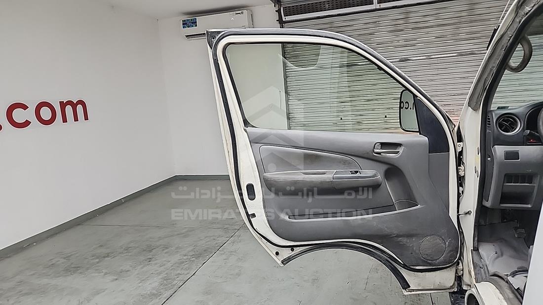 نيسان أورفان 2015 — الباب الأمامي الأيسر — صورة 10