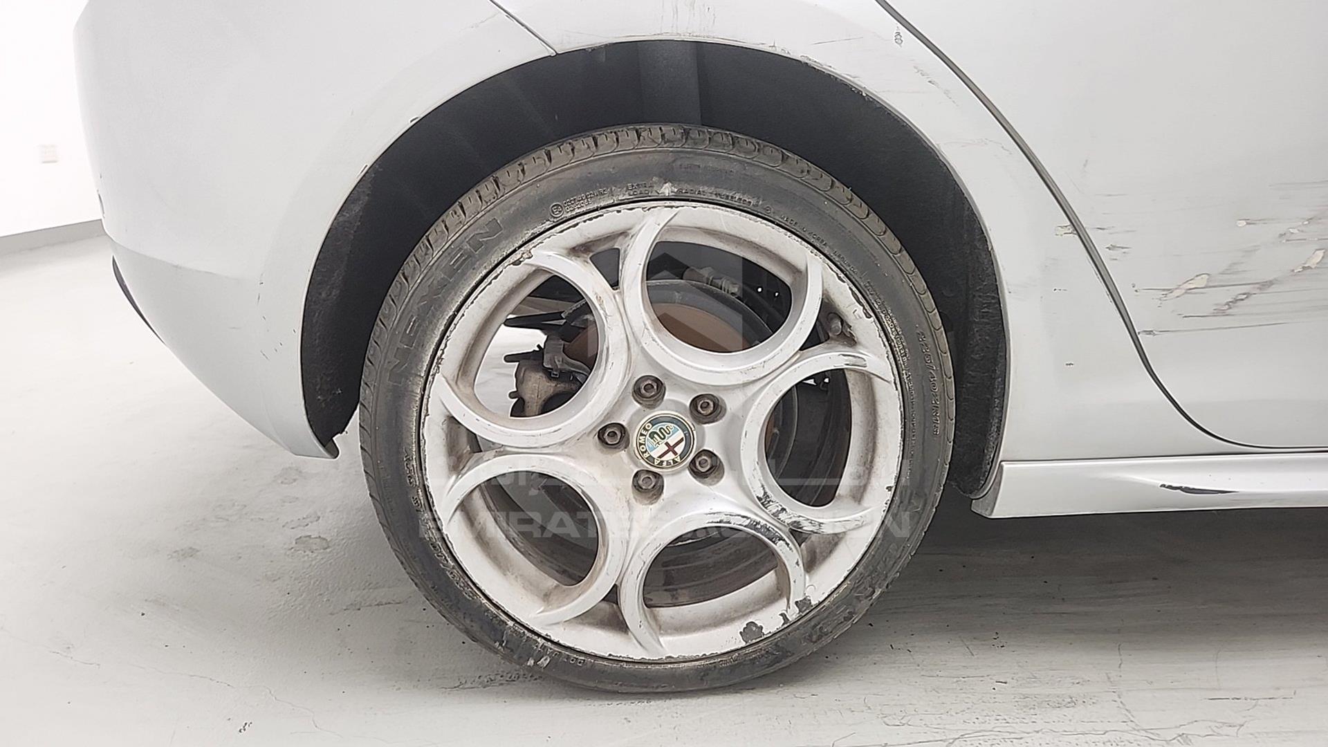 2014 ALFA ROMEO GILULIETTA VIN: ZARCABCA0E7216185