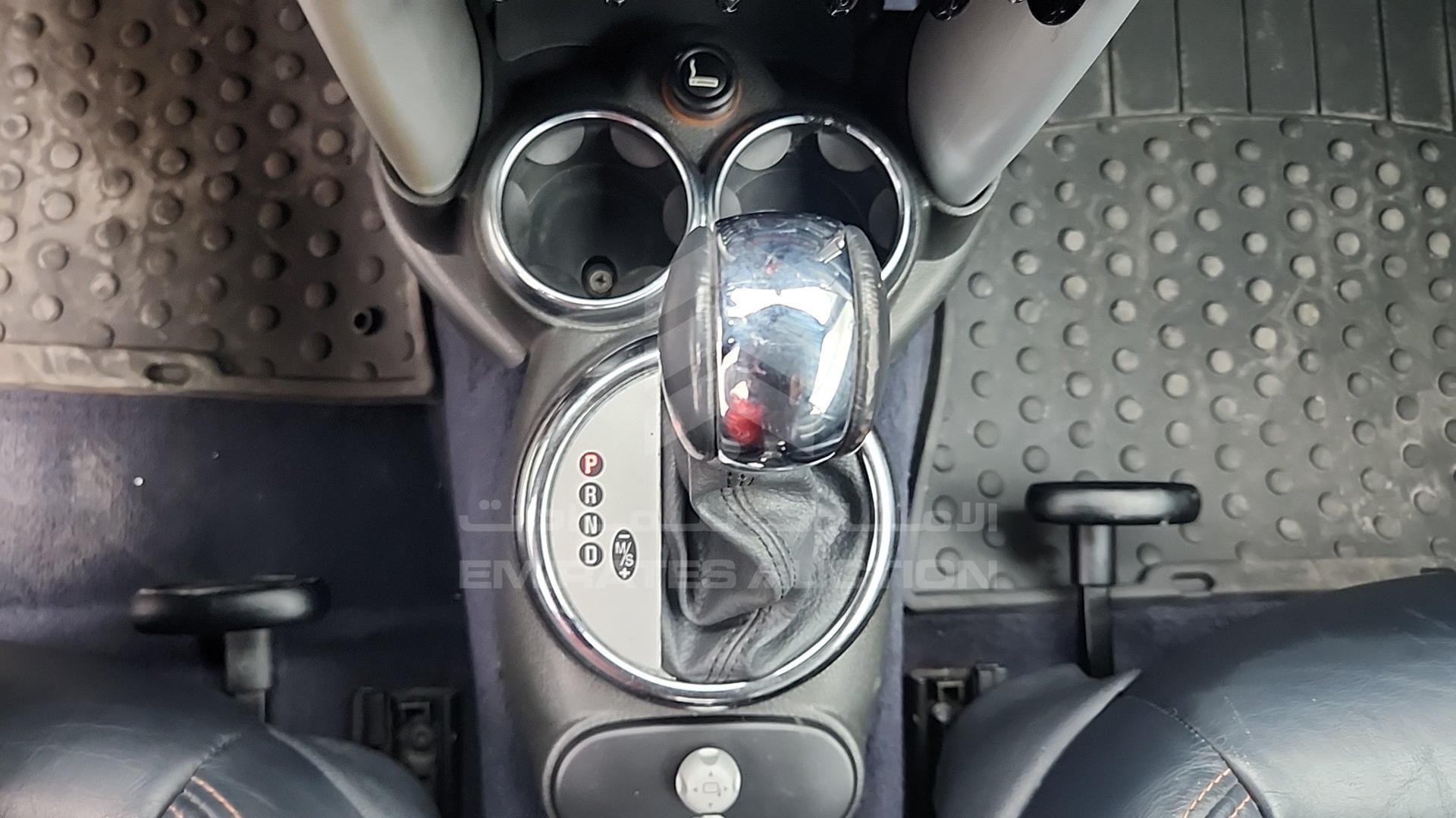2005 MINI COOPER VIN: WMWRF33555TG13073