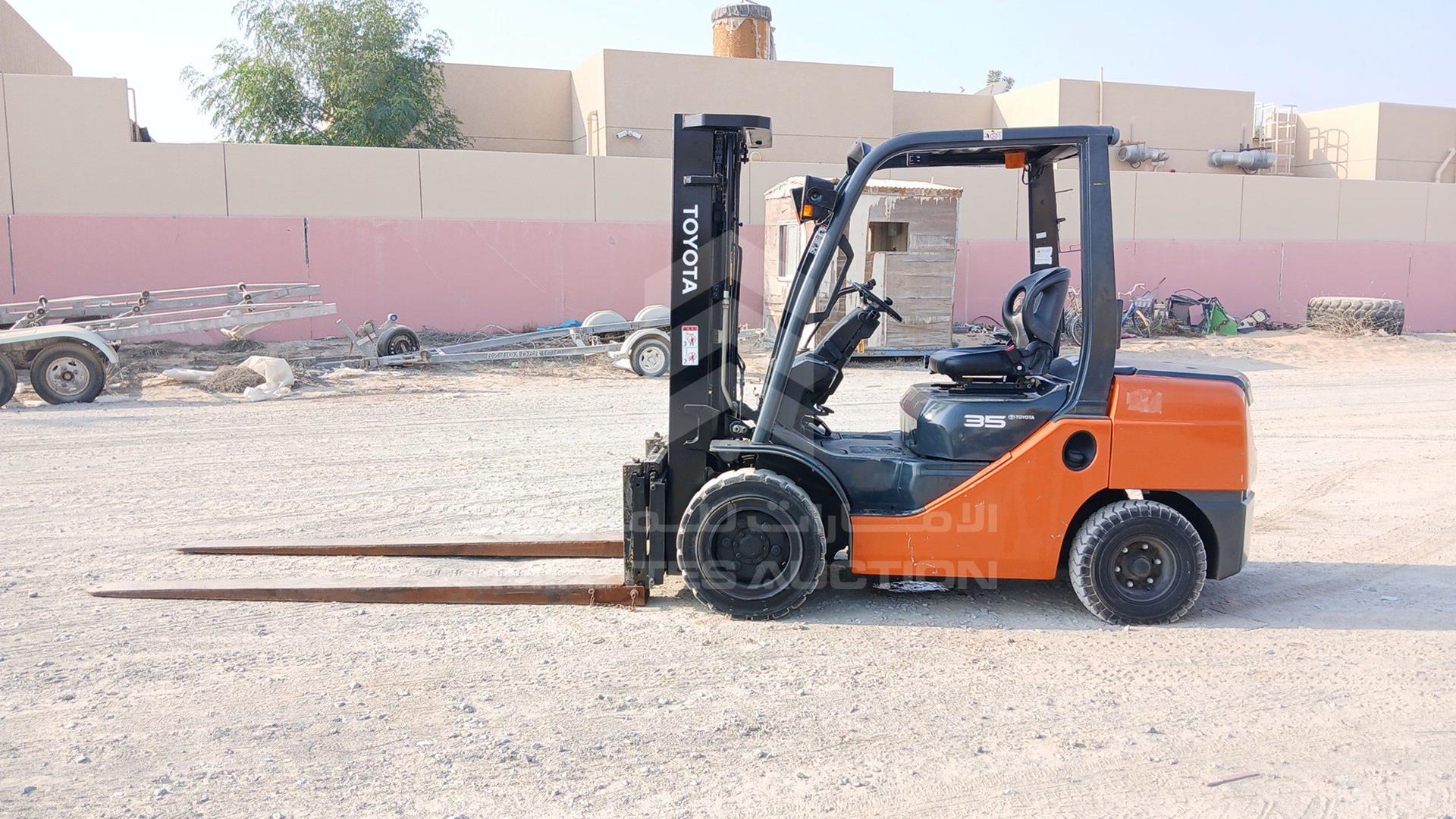 2013 TOYOTA FORKLIFT VIN: 308FGJ3533318