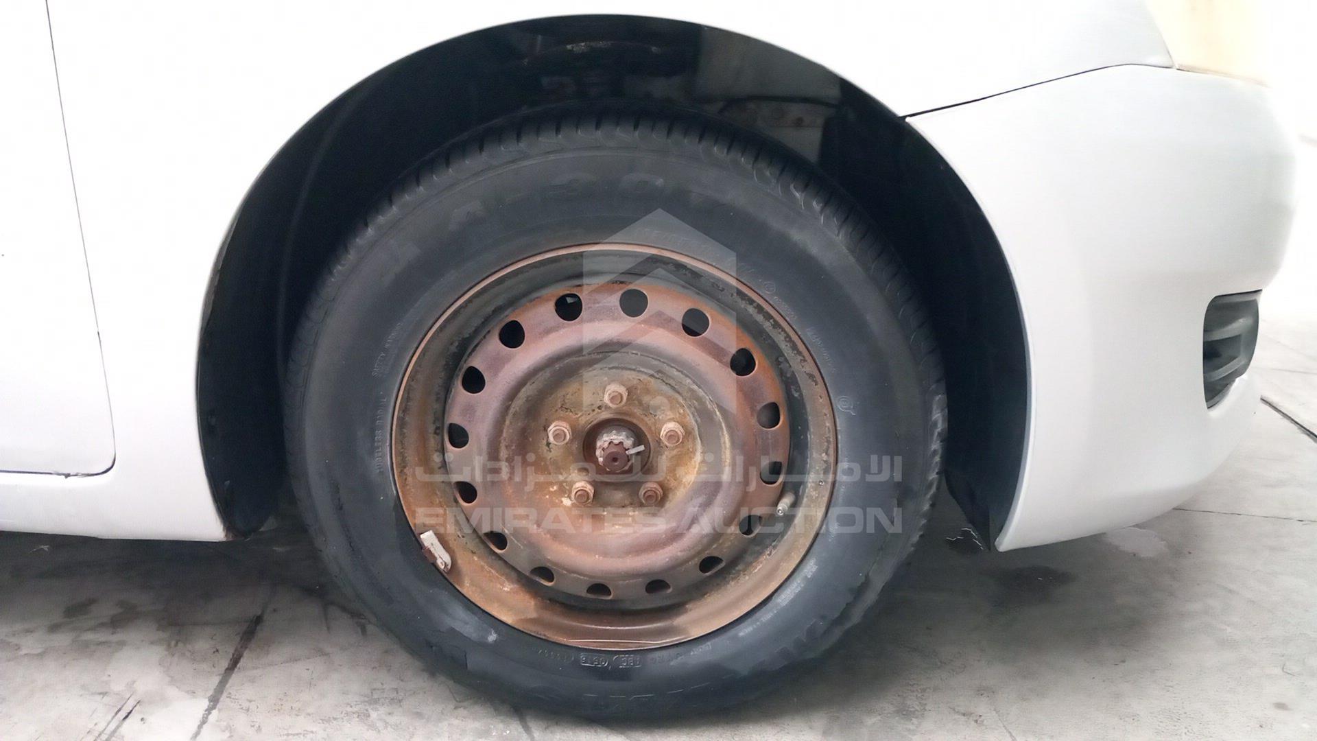 2015 NISSAN TIIDA VIN: MNTBC2C98F6006777