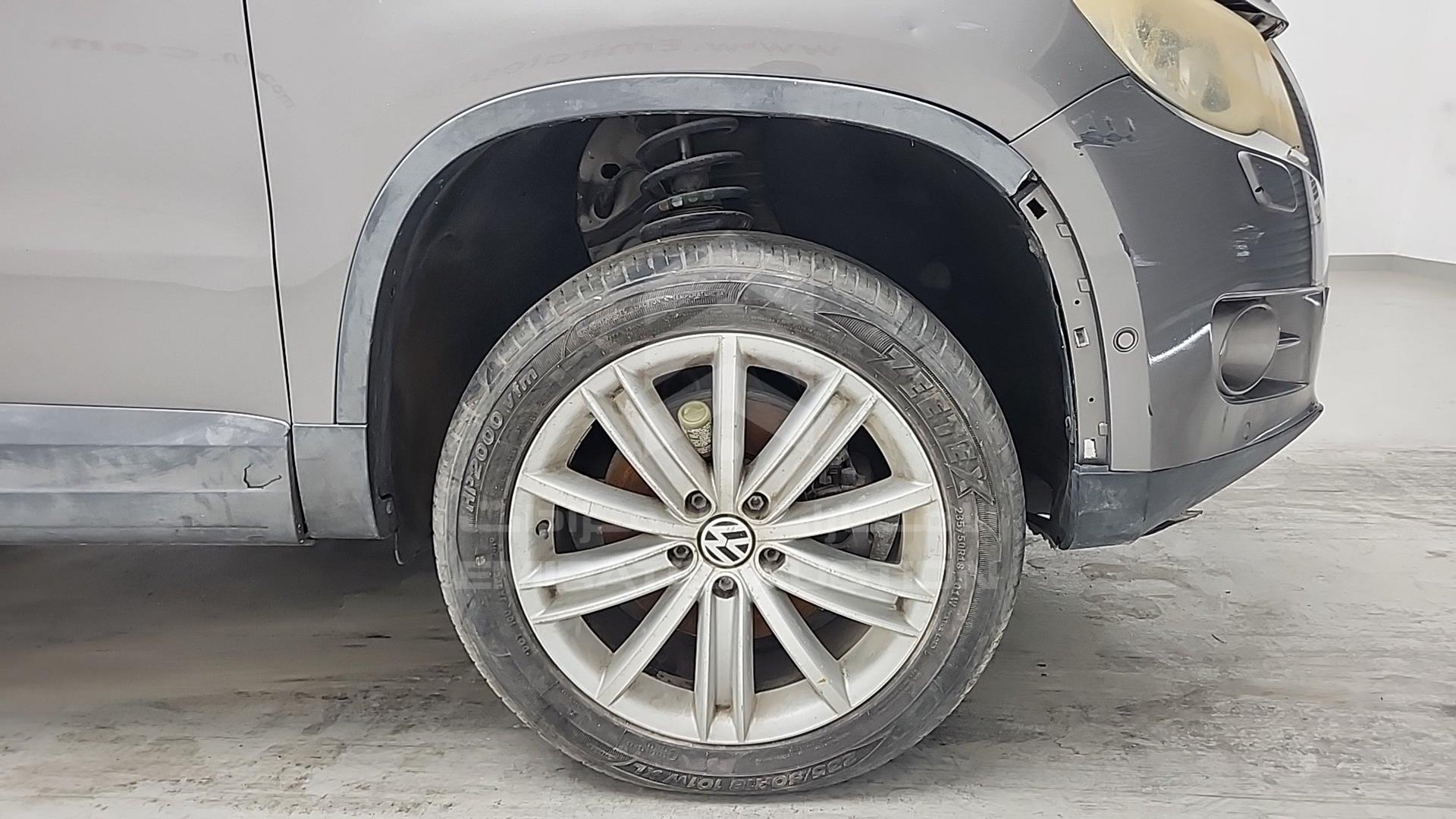 2011 VOLKSWAGEN TIGUAN VIN: WVGCE15N3BW020036