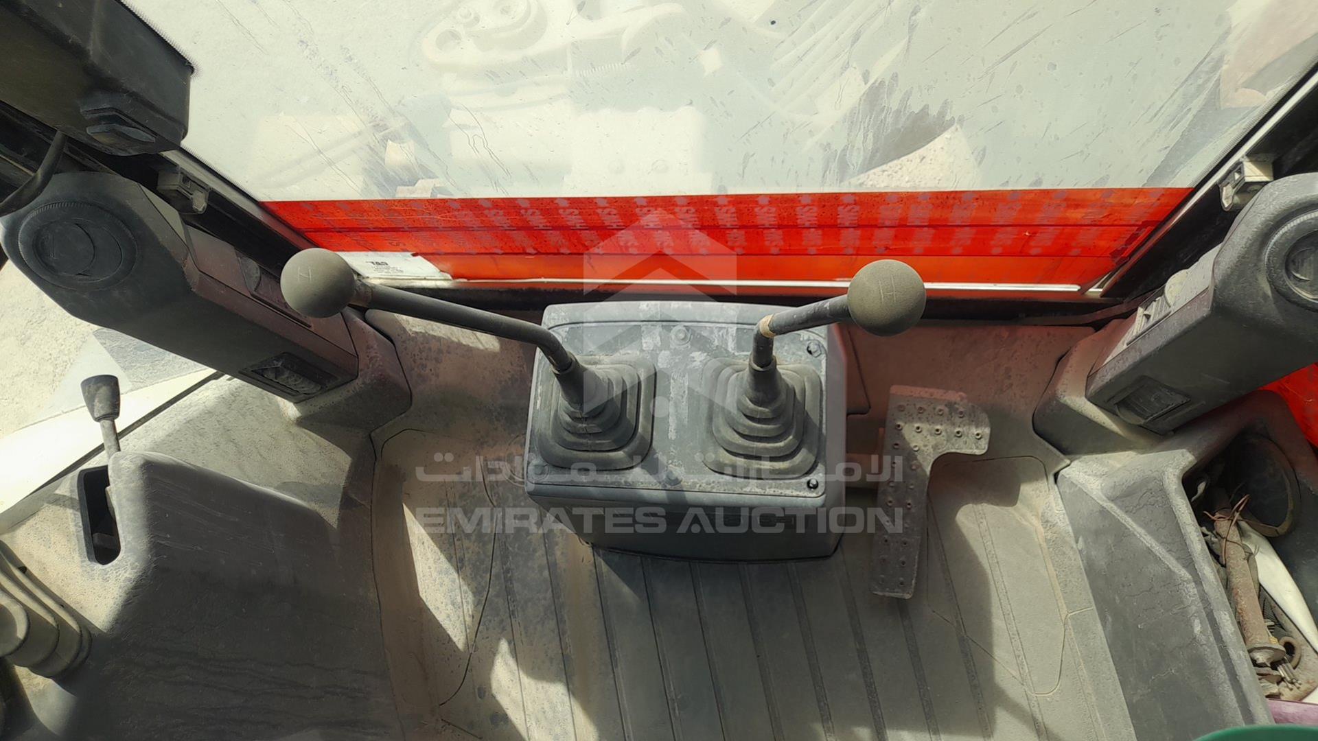2015 CATERPILLAR 422F VIN: CAT0422FALYF00157