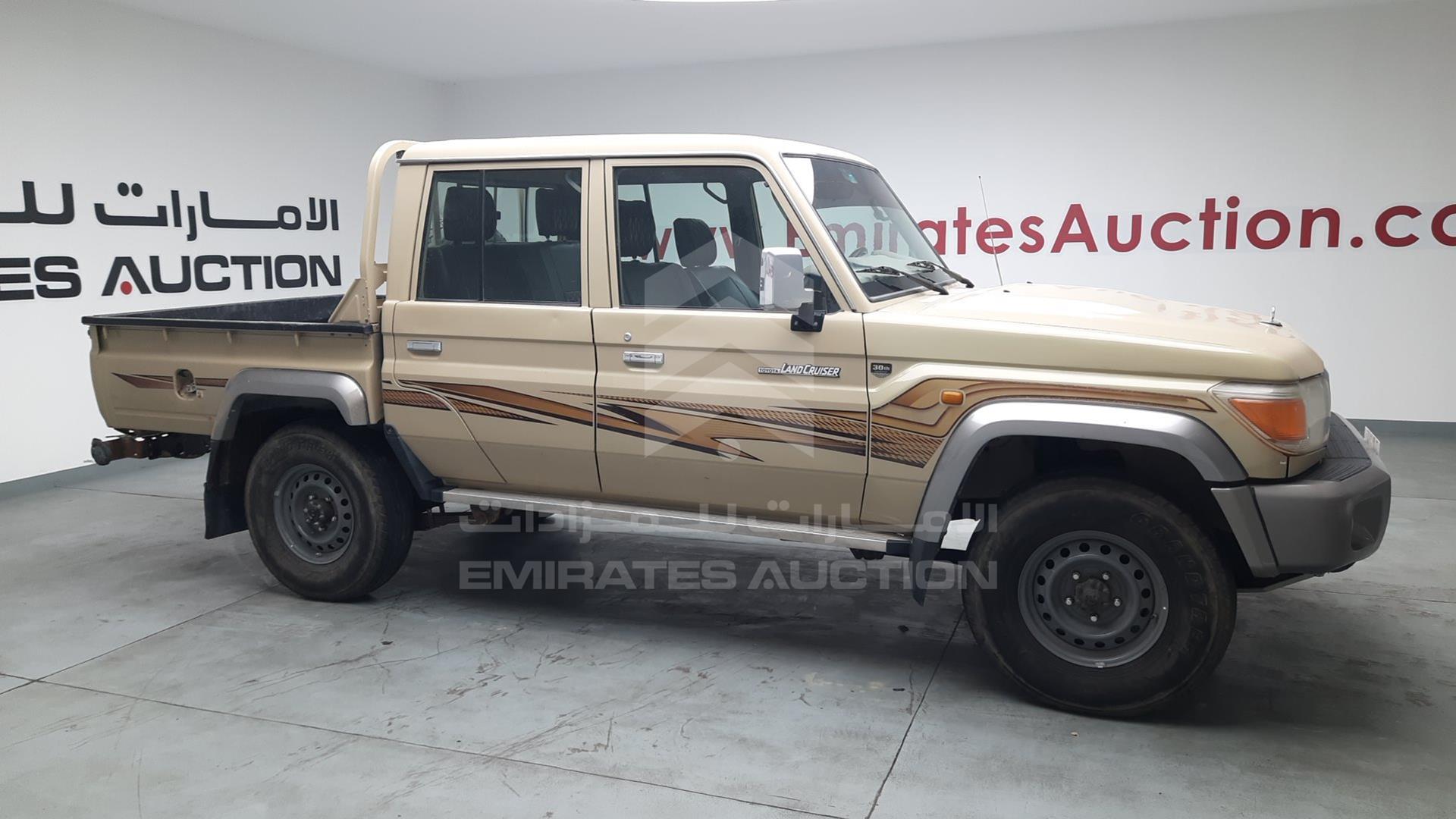 2015 TOYOTA LAND CRUISER VIN: JTFBU71J8F7004298