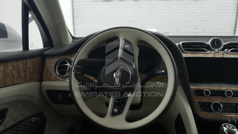 SJAAM2ZV0NC039794 Auction: EmiratesAuction Lot: 405218 SJAAM2ZV0NC039794 Bentley Bentayga 2022 WHITE Photo 12