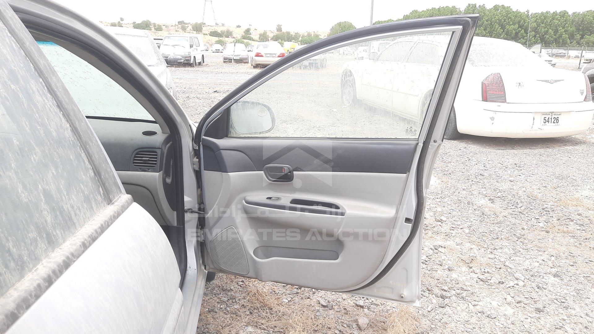 2010 HYUNDAI ACCENT VIN: KMHCM41A1AU449161