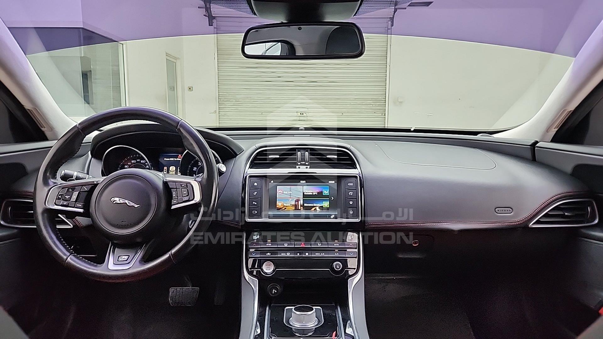 2016 JAGUAR XE VIN: SAJAB4BG8GA924028