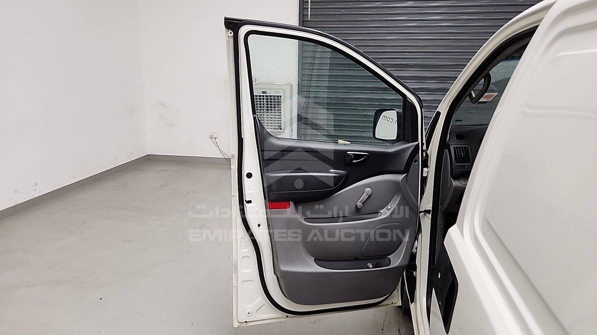 2012 HYUNDAI H1 VIN: KMHWG81R8CU364919