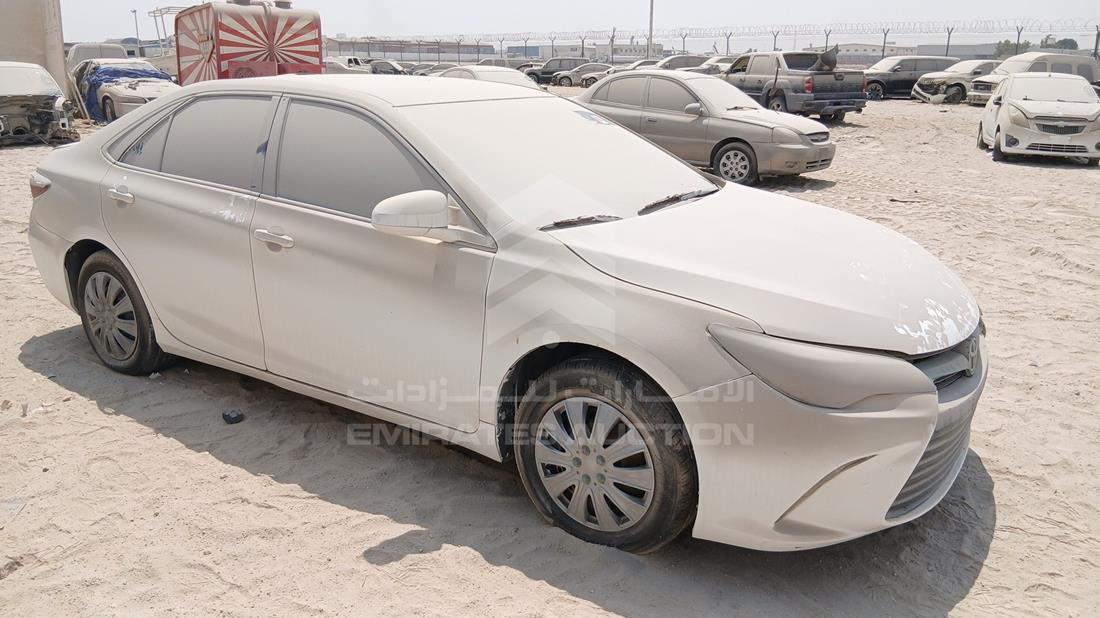 2016 Toyota Camry — Front Right Angle — Photo 8