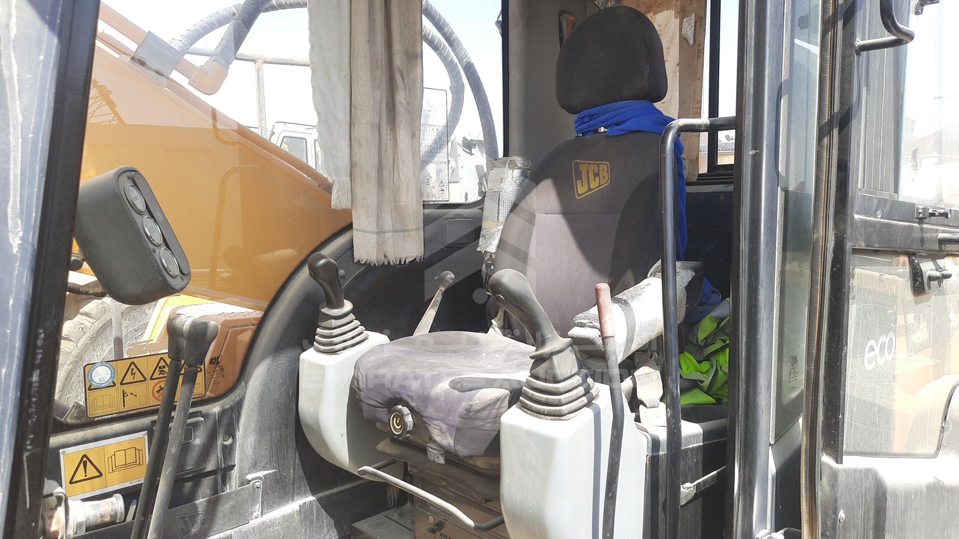 2015 JCB JS205 VIN: PUNJE20BV02359661