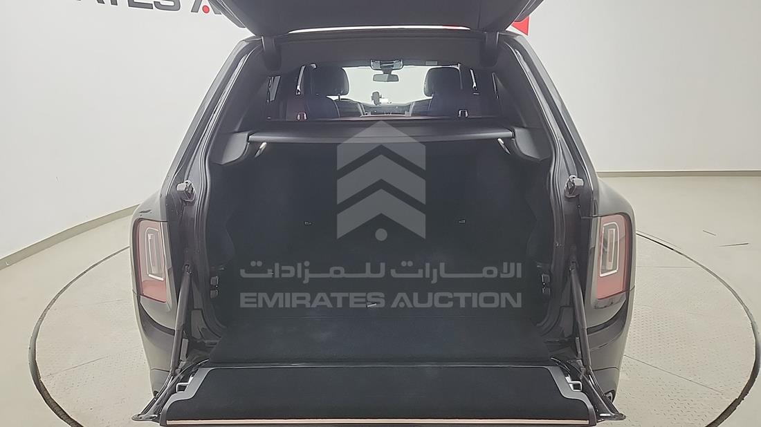 رولز رويز كولينان 2021 — زاوية صندوق السيارة — صورة 22