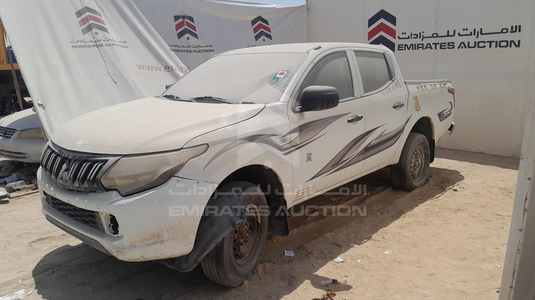 ميتسوبيشي L 200 2016 — الزاوية الأمامية اليسرى — صورة 6