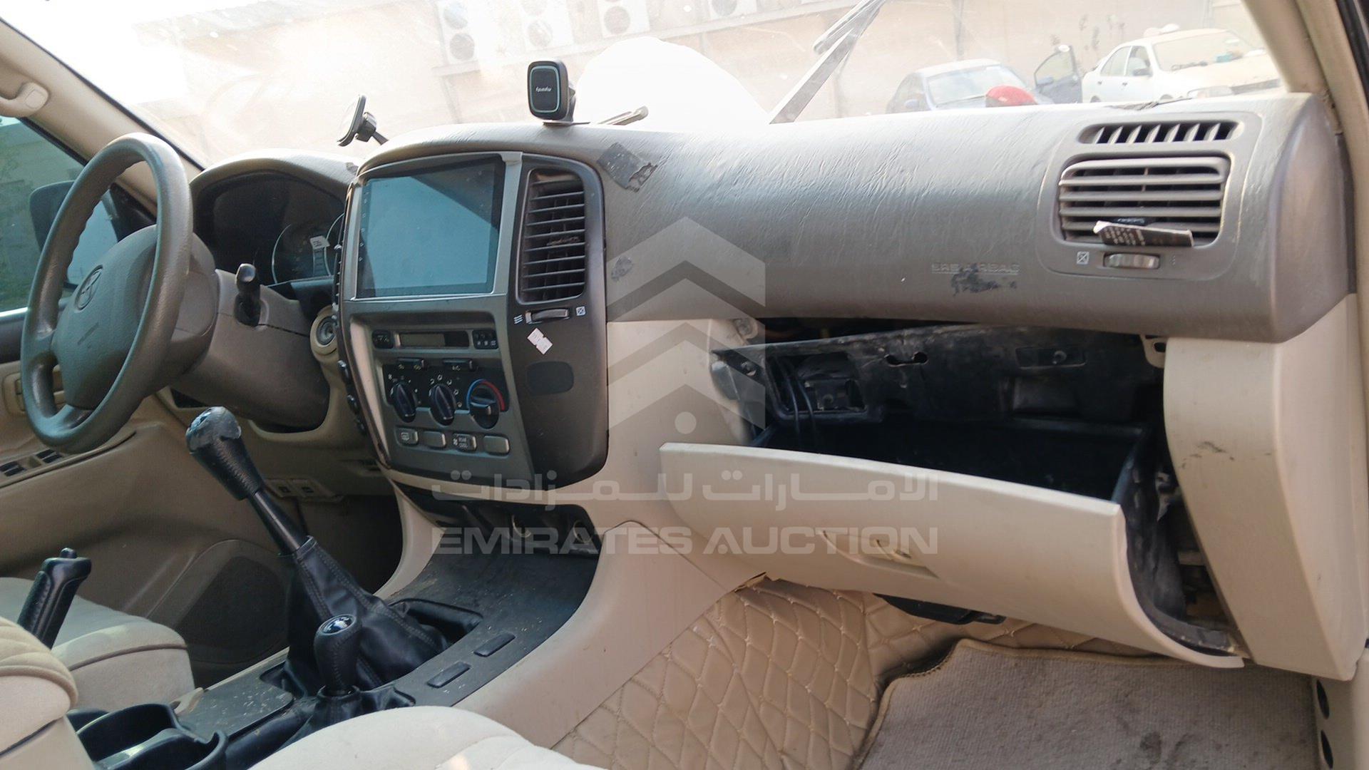 2005 TOYOTA LAND CRUISER VIN: JTEHJ09J755122002