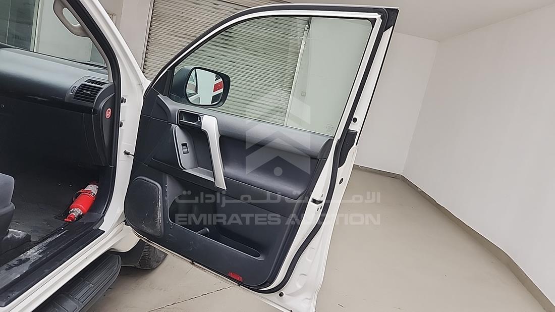 2020 Toyota Prado — Front Right Door — Photo 30