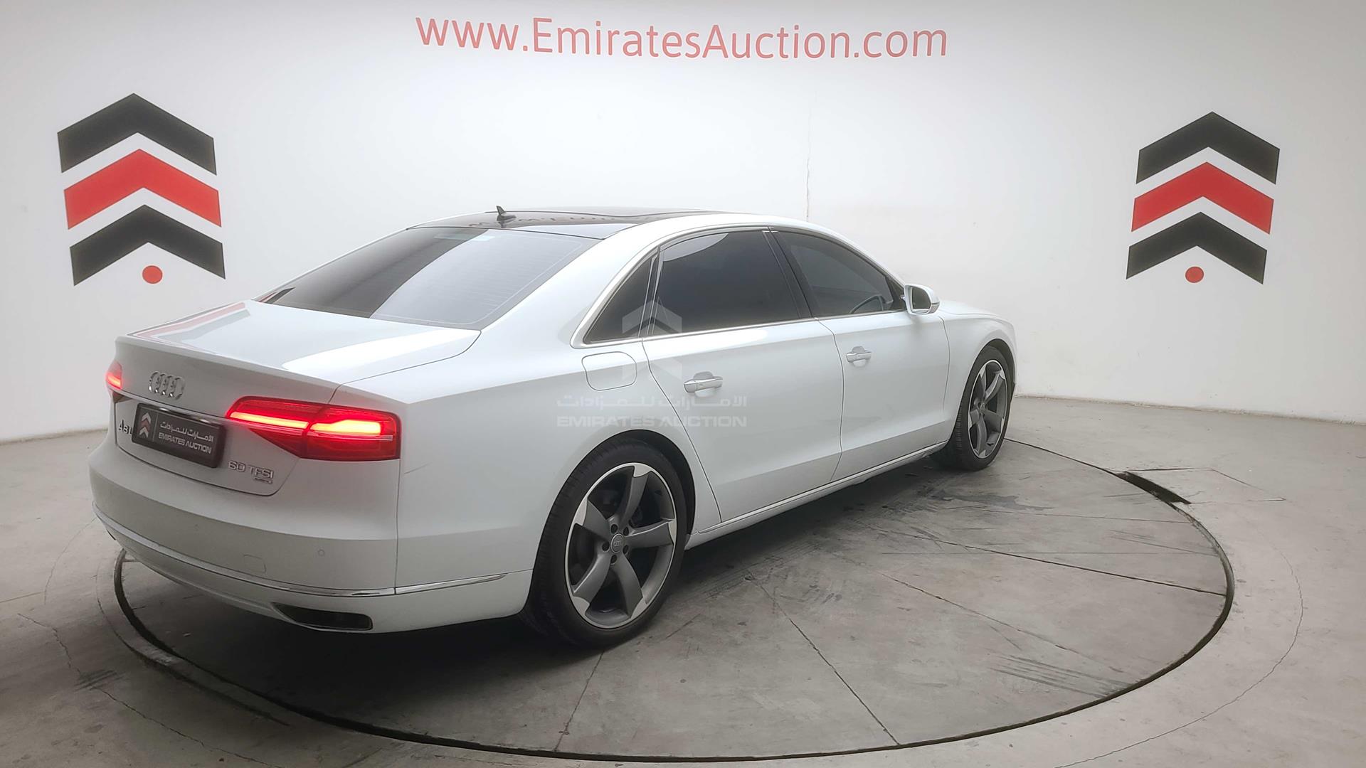 2016 AUDI A8 VIN: WAUY2BFD0GN000917