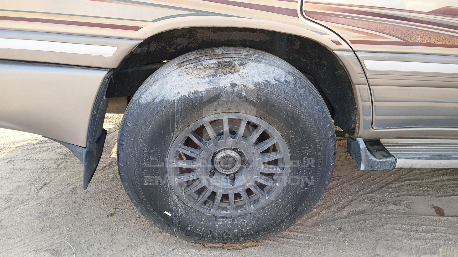 2005 TOYOTA LAND CRUISER VIN: JTEHJ09J455111569